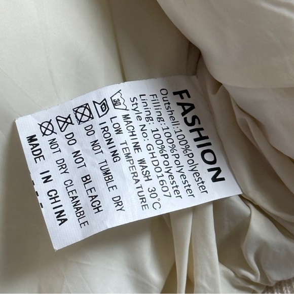 Cream Puffer Vest Women’s Small Medium Quilted Sleeveless Jacket Zip Front - Picture 2 of 6